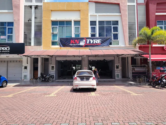 KN Tyre Auto Service - 10 Kedai Tayar Kluang Terbaik: Harga & Servis Terjamin KN Tyre Auto Service - 10 Kedai Tayar Kluang Terbaik: Harga & Servis Terjamin